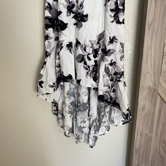 New boutique halter dress - Picture 2 of 6